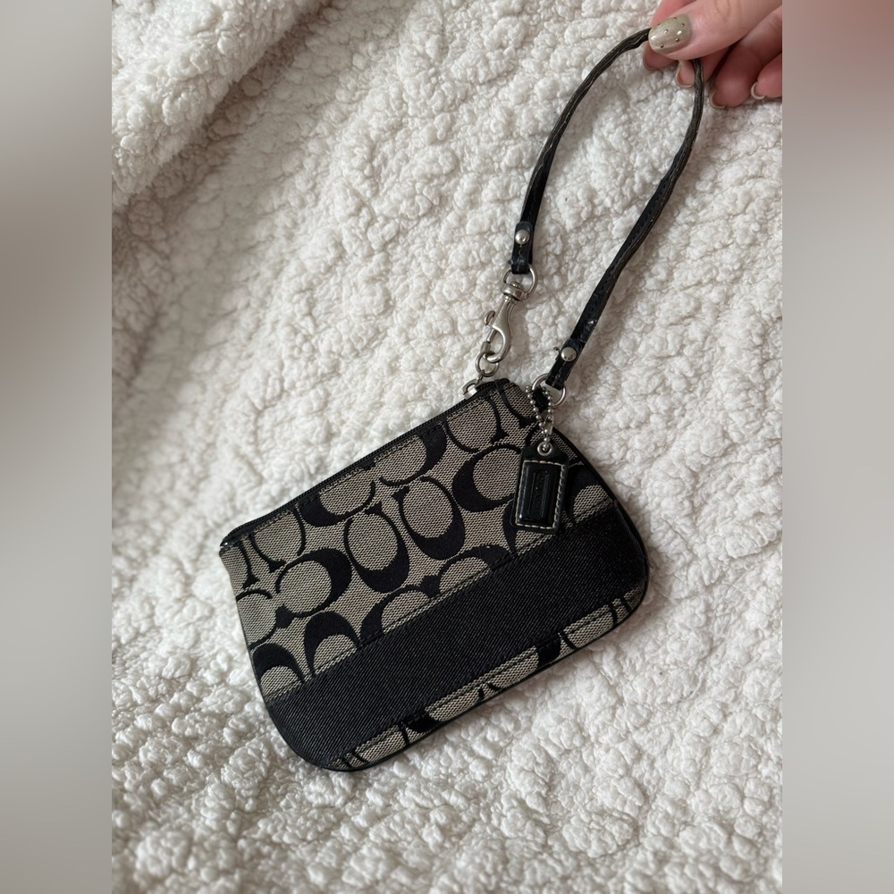 Vintage Coach Signature Monogrammed Wristlet in Black Cs Canvas & Black Leather - Picture 7 of 12
